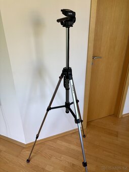 Prodám fotoaparát Nikon D3200 + příslušenství + stativ - 2
