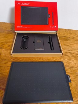 One by Wacom M - 2