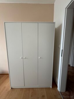 Třídveřová skříň - 2