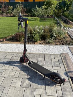 Elektrická koloběžka Xiaomi Electric Scooter 4 Pro EU - 2