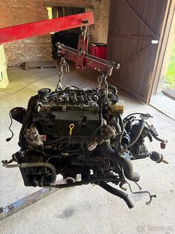 Prodám Motor na Mazda 6, 2.0Di, 100kw, označení RF5C. - 2