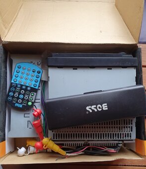 Prodám kvalitní autorádio Boss - 2