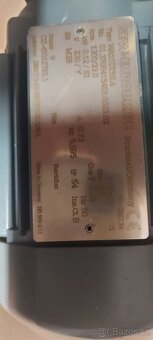 Elektromotor s převodovkou na 220V - 2