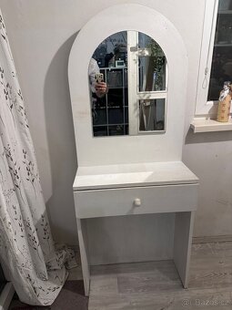 Toaletní stolek - 2