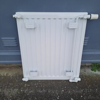 Deskový radiátor - spodní plnění - 2