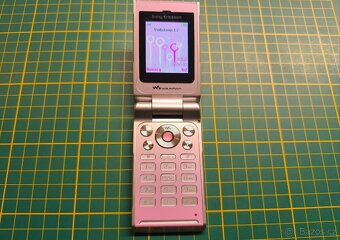 Sony Ericsson W380i pink - 2