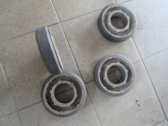 4 kolečka pr. 18 cm. - 2