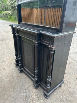 Starý kredenc vitrína - 2