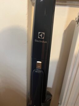 AKU tyčový vysavač Elektrolux - 2