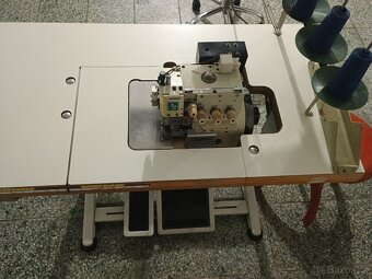 Průmyslový Šicí stroj overlock - 2