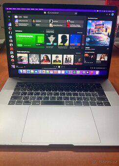 MacBook Pro 15" (2016) – i7 / 16 GB RAM / Retina displej - 2