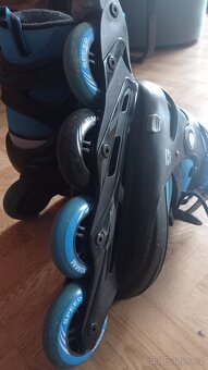 Dětské nastavitelné kolečkové brusle 35-39 + chrániče - 2