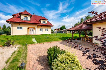 Prodej vily a apartmánu, 350m² s dvougaráží na pozemku 1600m - 2