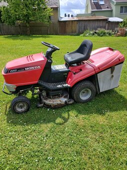 Zahradni trakturek Honda 2213 - 2