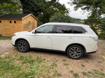 Mitsubishi Outlander - 2