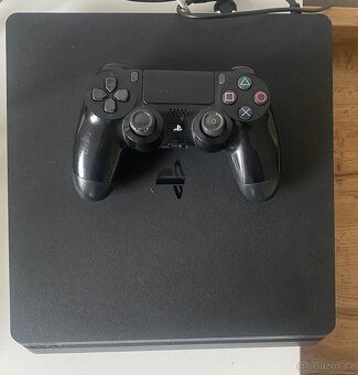 Sony PlayStation 4 Slim - 2