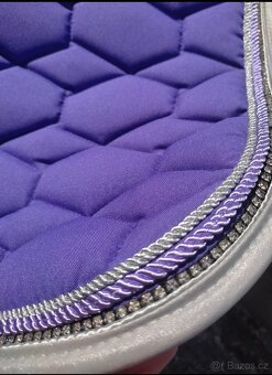 Fialová skoková dečka s kamínky na lemu - 2