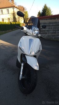 Piaggio Beverly 125 , původ ČR, najeto pouze 10 tisíc - 2