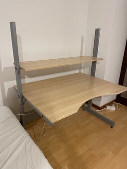 Psací stůl s policí - výškově nastavitelný - 2