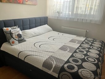 Čalouněná postel Velmi zachovalá, málo používaná - 2