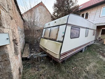 Karavan velký. Papíry. Pojízdný - 2