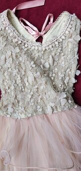 Prodám šaty a sukýnku vel. 98-104 - 2