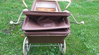 Starý retro kočárek pro panenky - 2