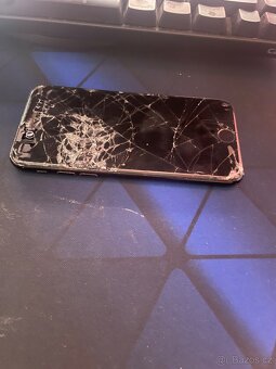 IPhone 8 64GB NA NÁHRADNÍ DÍLY - 2