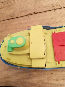 Stará plastová retro loď, 70-léta - 2