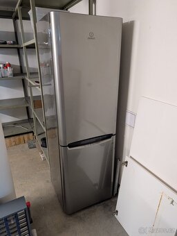 Lednice s mrazákem Lednička Indesit - 2