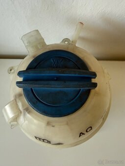 Expanzní nádobka chladicí kapaliny - 2