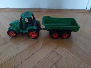 Traktor s přívěsem - 2