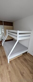 Patrová postel i s matracemi a přistýlkou - 2