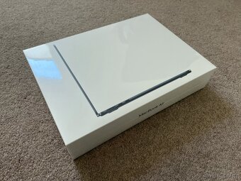 MacBook Air M3 16GB RAM - ZÁRUKA 2 roky, Office v ceně - 2
