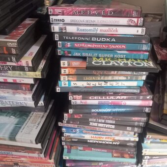 DVD filmy cca 1800ks - 2