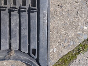 Prodám Přední mřížky masky BMW E30 - 2