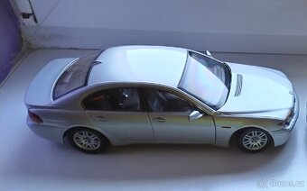 Model auta 1:18 - 2