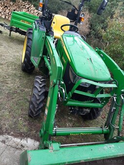 John Deere 3038E s nakladačem - 2