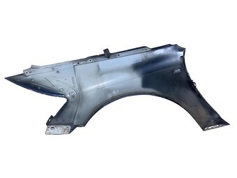 Pravý blatník tmavě modrá metalíza Audi A6 C6 4F r.v. 2006 - 2
