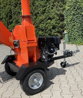 Štěpkovač benzinový drtič větví CRBX 44 - 2