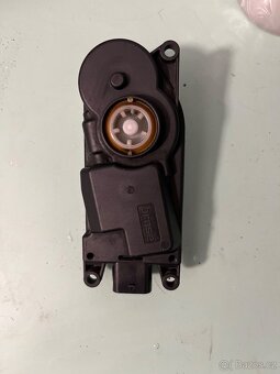 BMW horní motorek žaluzií chladiče C93091-108 - 2