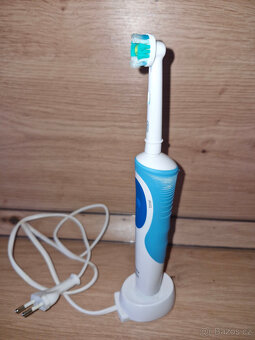 Elektrický zubní kartáček Braun - 2