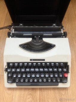 Kufříkový psací stroj Chevron - 2