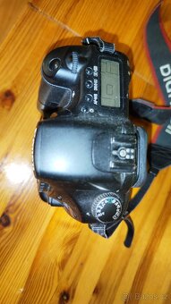 Canon EOS 30D (pouze tělo a bateriový grip) - 2