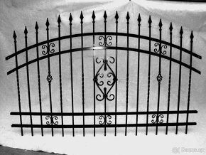 PLOT OPLOCENÍ BRÁNA VRATA - 2