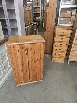 MASIVNÍ SKŘÍŇKA -- KOMODA - 2