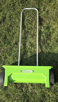 Vozík zn. FREUND na výsev semen - 2