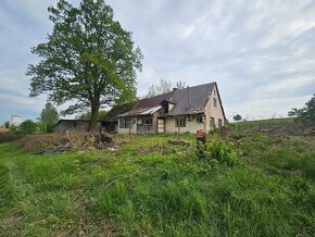 Prodej rodinného domu k rekonstrukci se stodolou a zahradou - 2