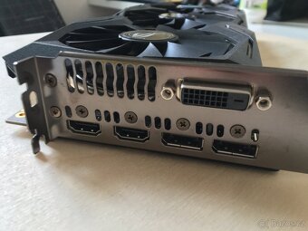 ASUS GeForce ROG STRIX GAMING GTX1070 8GB - 2