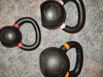 Sada 3 litinových kettlebellu - 2